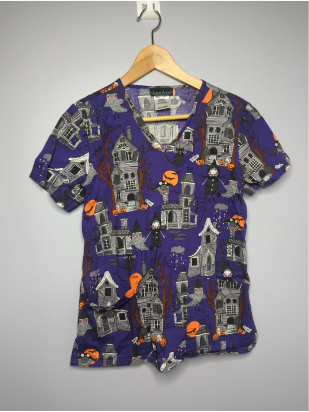 Cherokee Prints V-Neck Scrub Top Haunted Halloween Purple Women’s Size S
